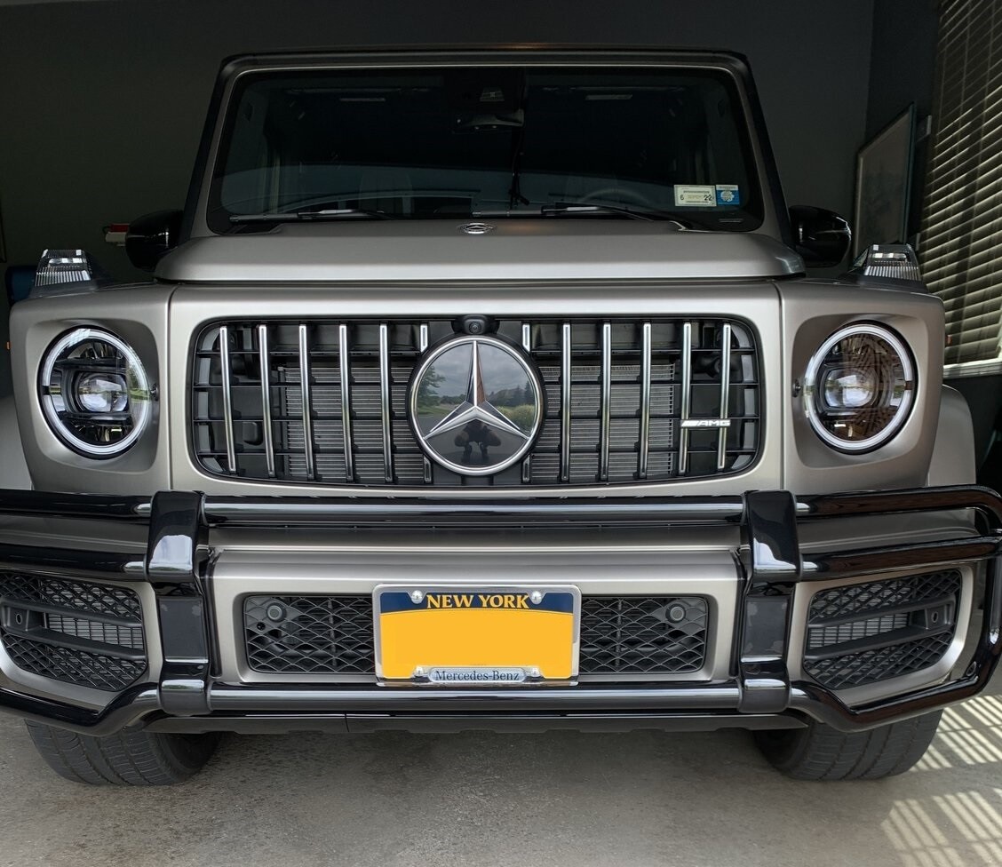 Sly Bracket for Mercedes-Benz models with mesh lower grille.