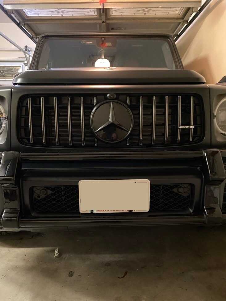 Sly Bracket for Mercedes-Benz models with mesh lower grille.