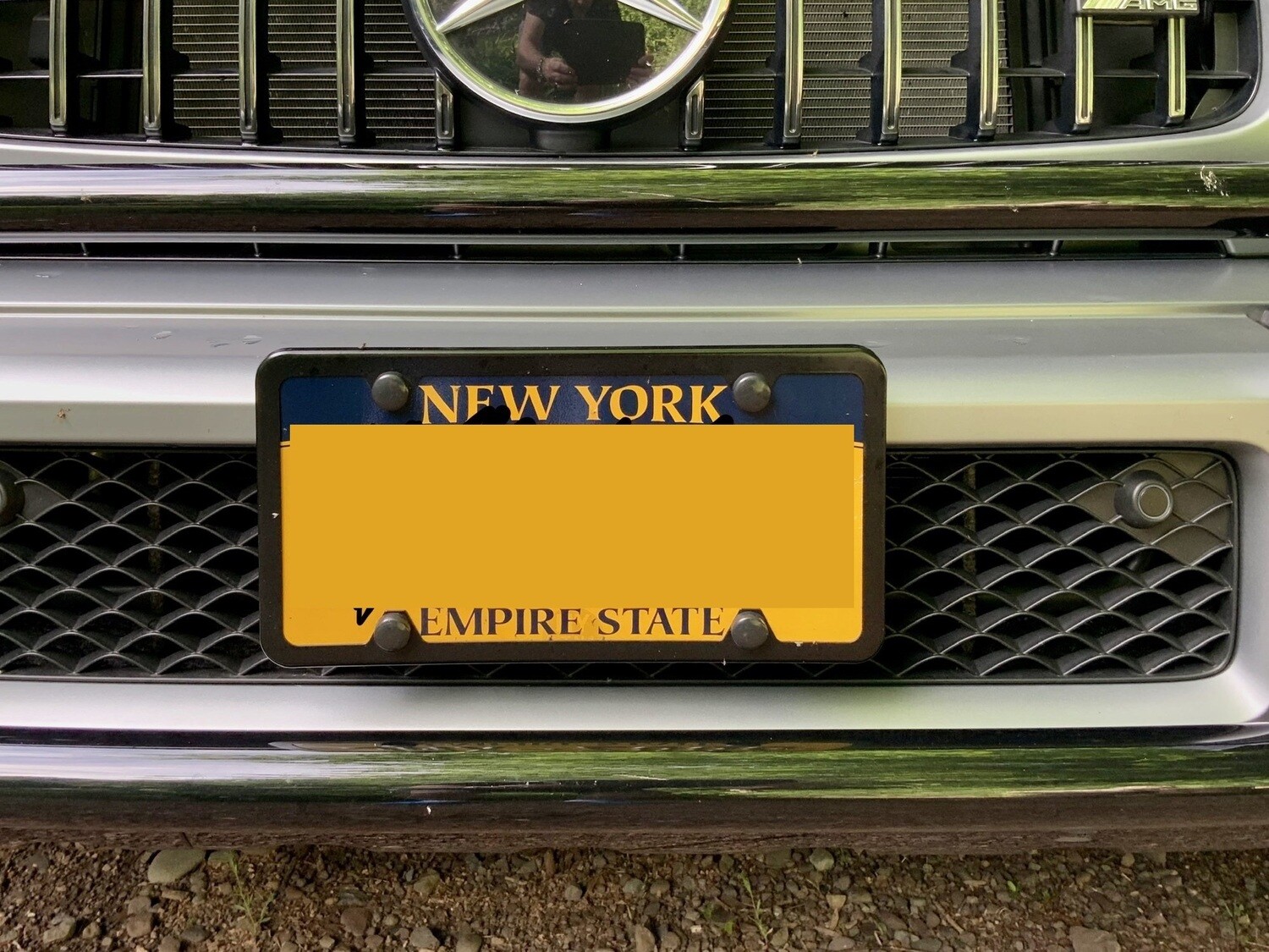 Sly Bracket for Mercedes-Benz models with mesh lower grille.