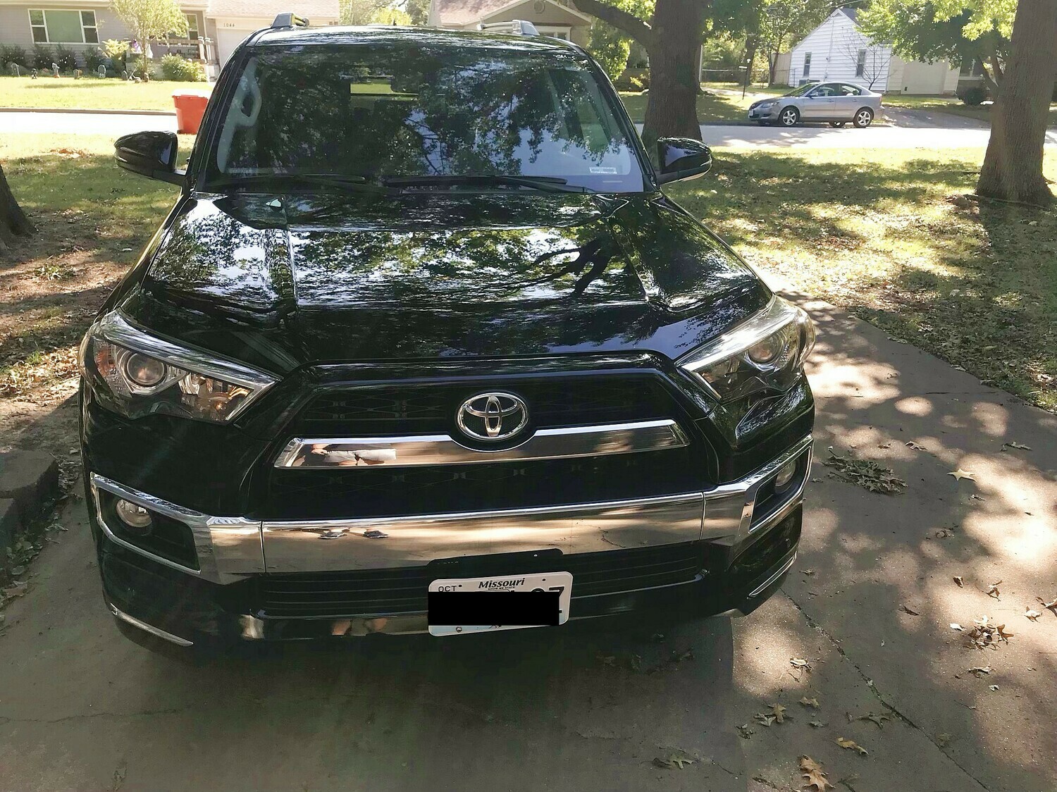 Sly Bracket fits Toyota models with horizontal slats lower grille.