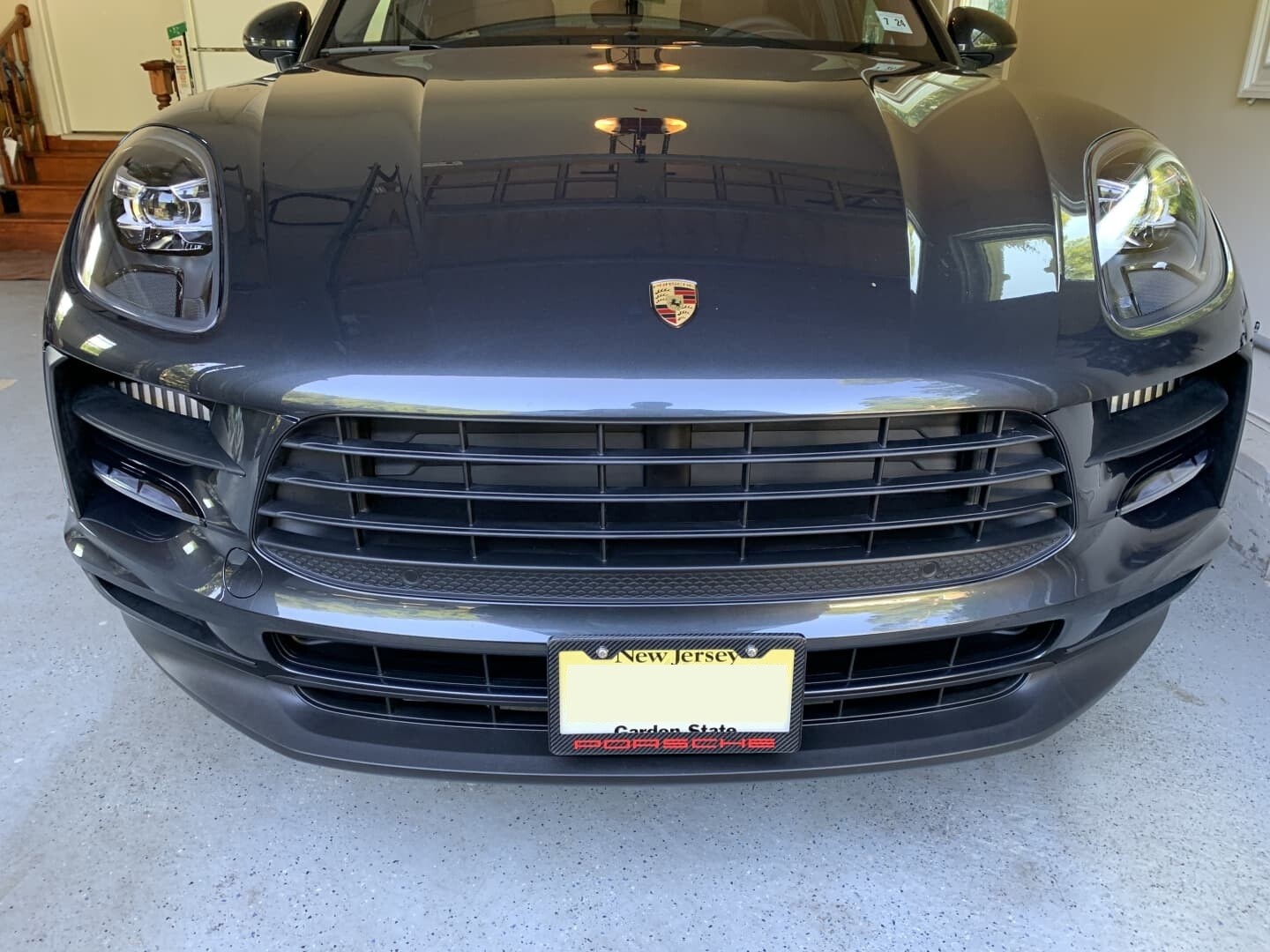 Sly Bracket fits Porsche models with horizontal slats grille, applicable to both upper and lower grilles.