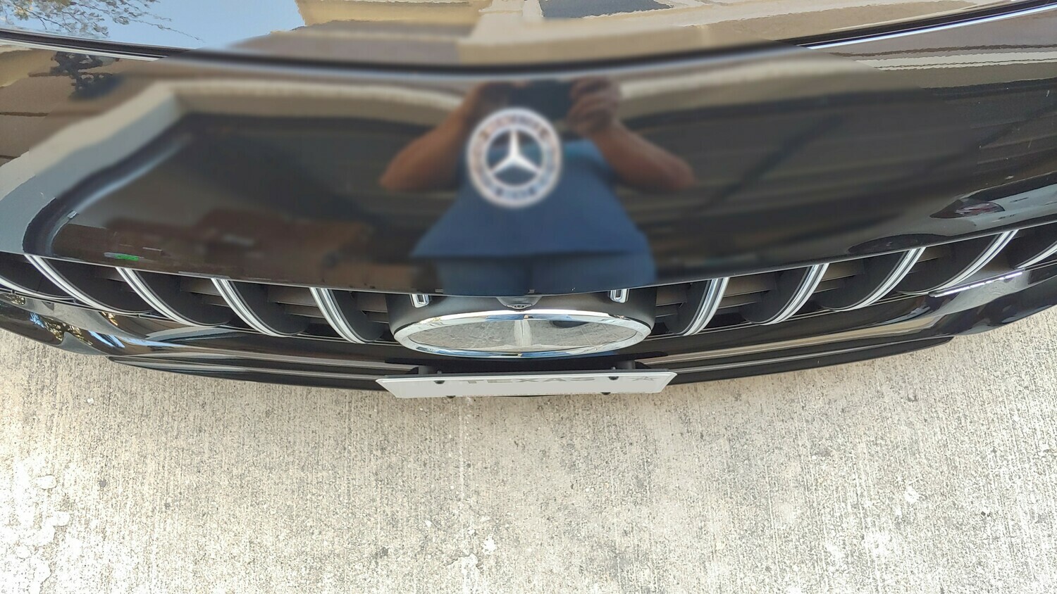 Sly Bracket fits Mercedes-Benz models with horizontal slats lower grille.