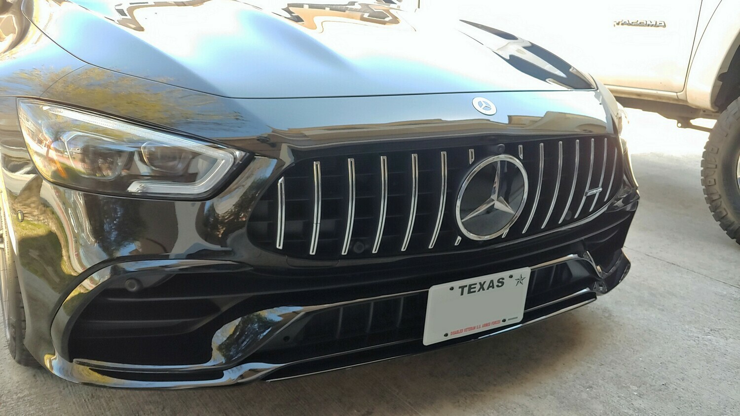 Sly Bracket fits Mercedes-Benz models with horizontal slats lower grille.