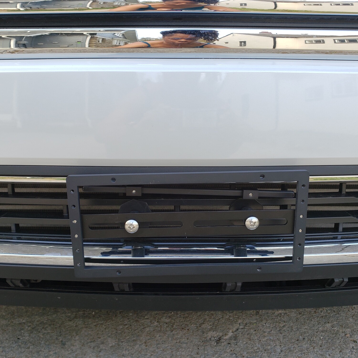 Sly Bracket for GMC models with mesh-style grille.