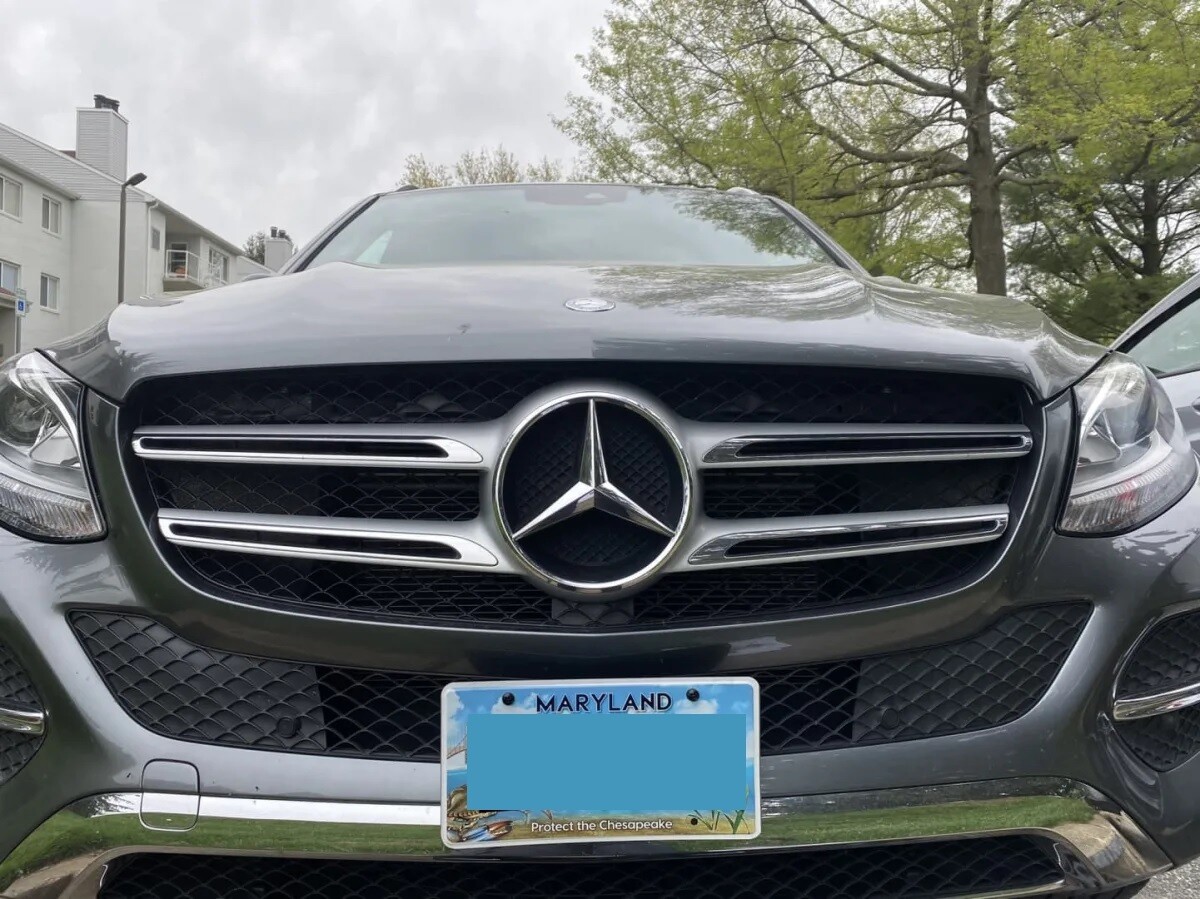 SLY BRACKET FOR MERCEDES BENZ MODELS WITH MESH LOWER GRILLE