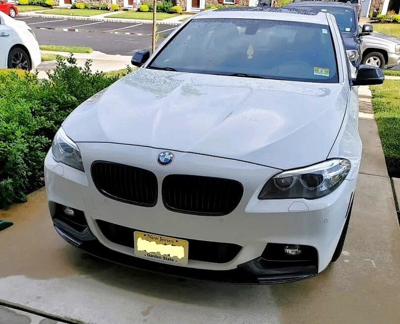 Sly Bracket for BMW models with mesh-style grille.