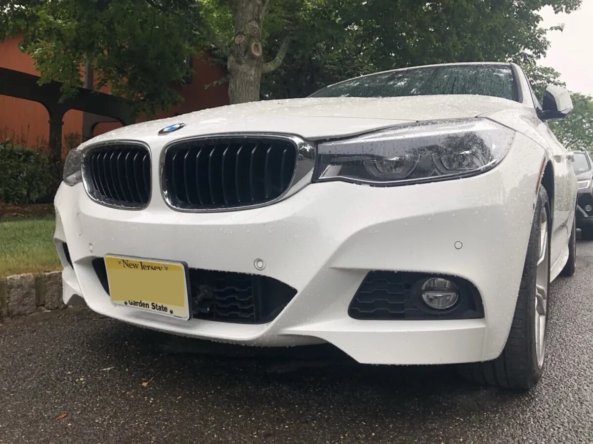 Sly Bracket for BMW models with mesh-style grille.