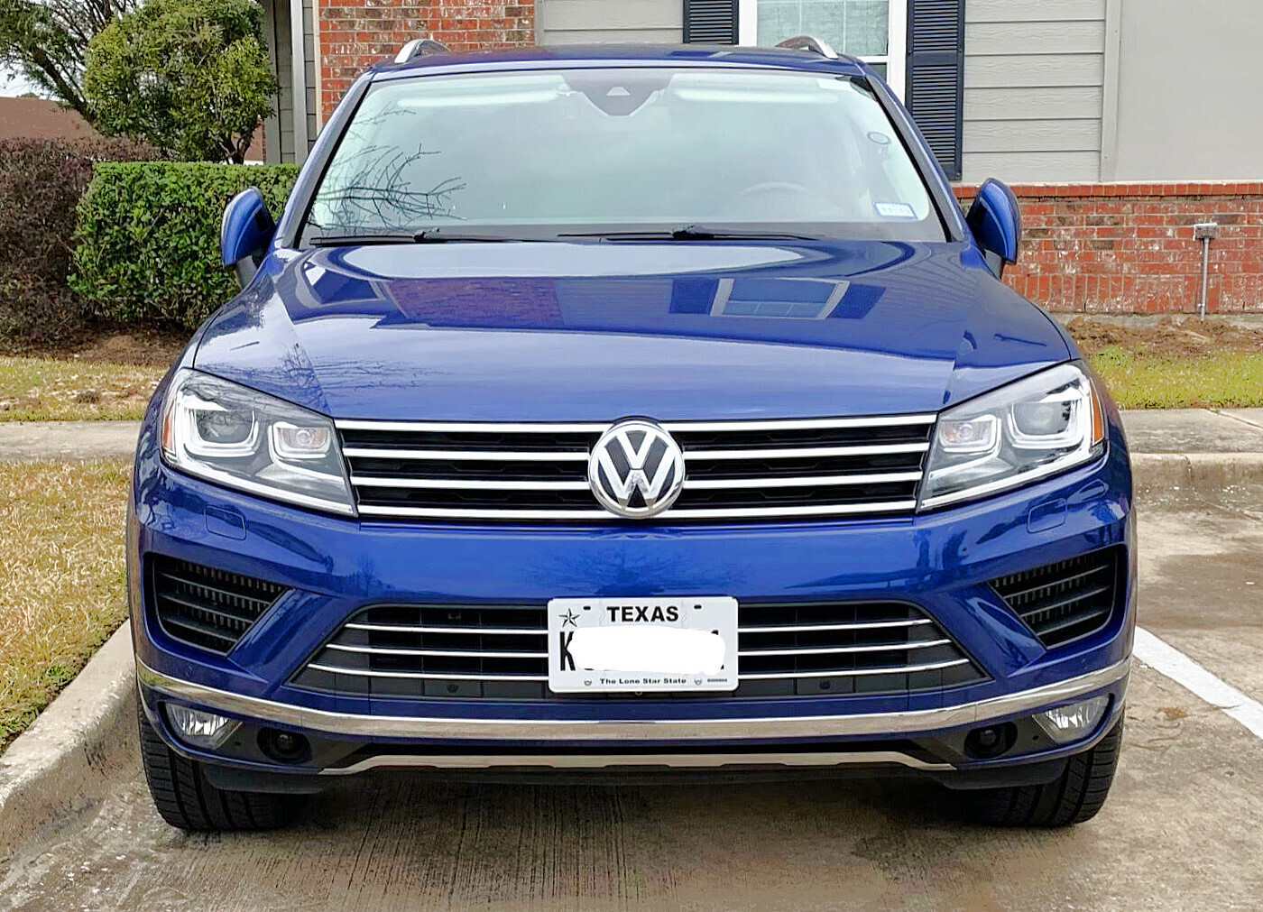 Sly Bracket fits Volkswagen models with horizontal or vertical slats lower grille.