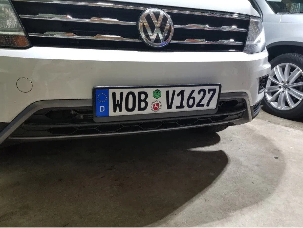 Sly Bracket fits Volkswagen models with horizontal or vertical slats lower grille.