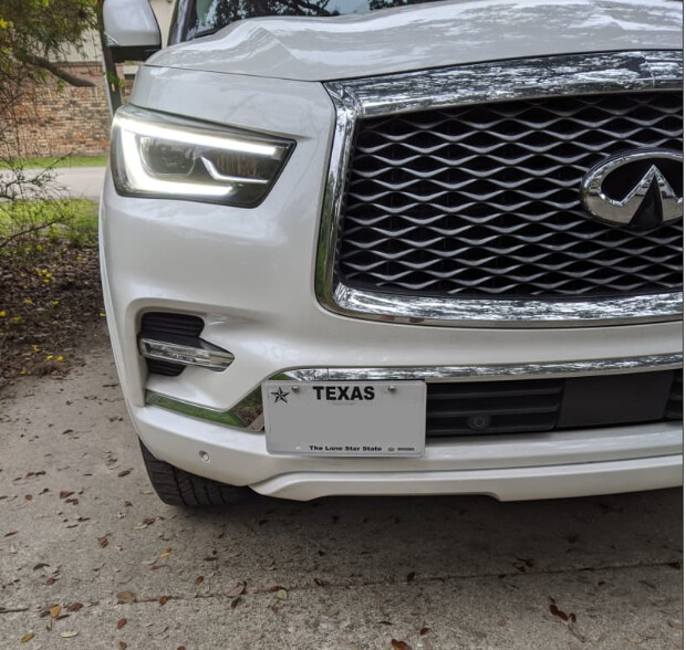 Sly Bracket for Infiniti models with horizontal or vertical slats lower grille