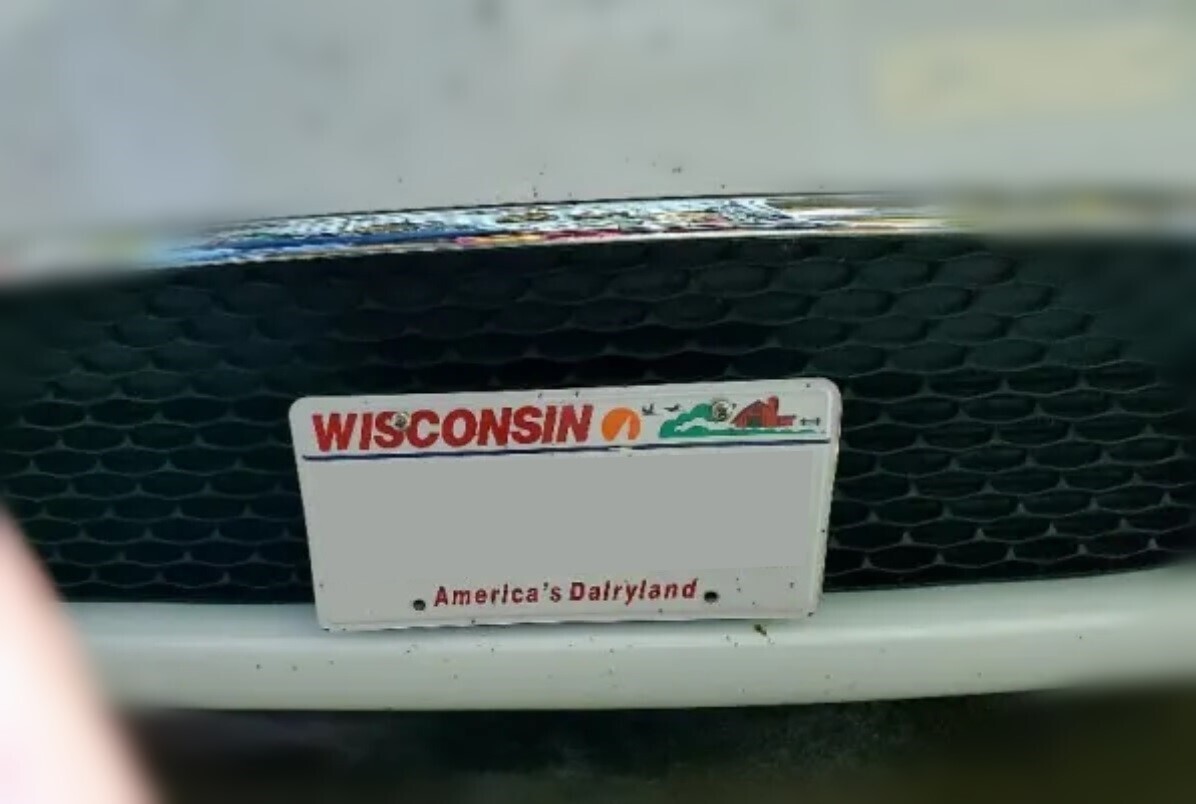 Sly Bracket for 2017-2020 Chrysler Pacifica with mesh-style lower grille.