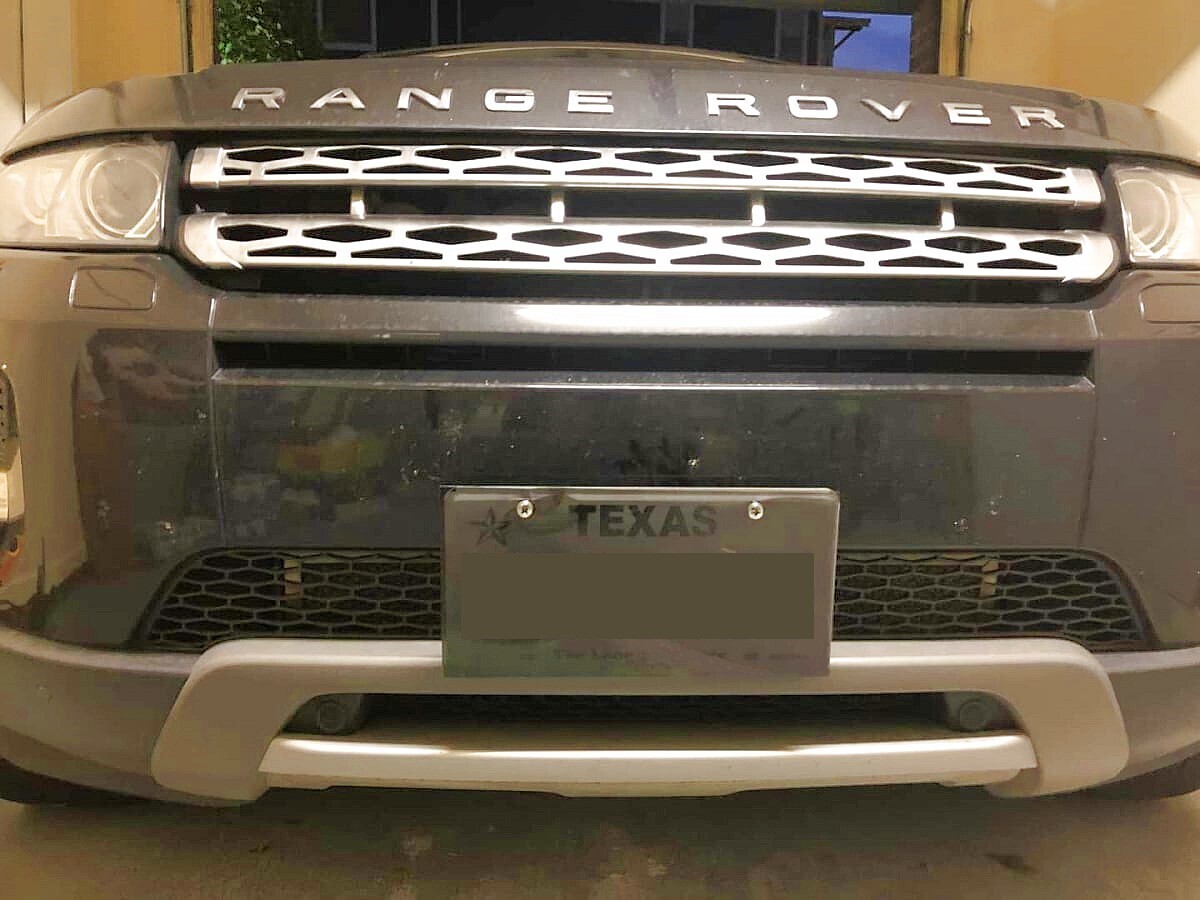 Sly Bracket for Land Rover models with mesh-style lower grille.