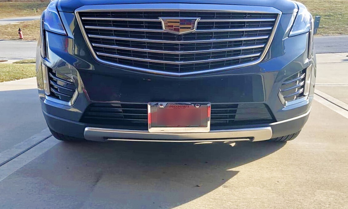 Sly Bracket for Cadillac with horizontal slat lower grille.