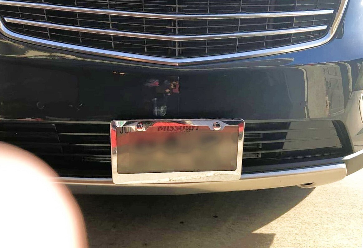 Sly Bracket for Cadillac with horizontal slat lower grille.