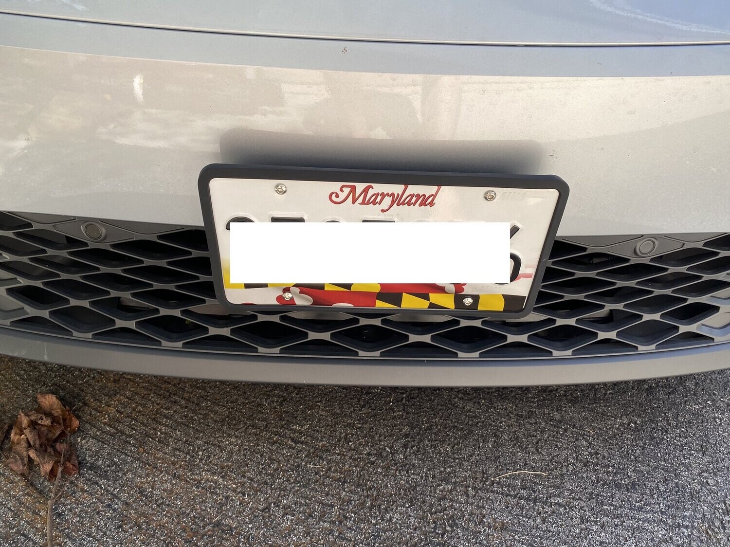 Sly Bracket for Volkswagen models with mesh-style lower grille.
