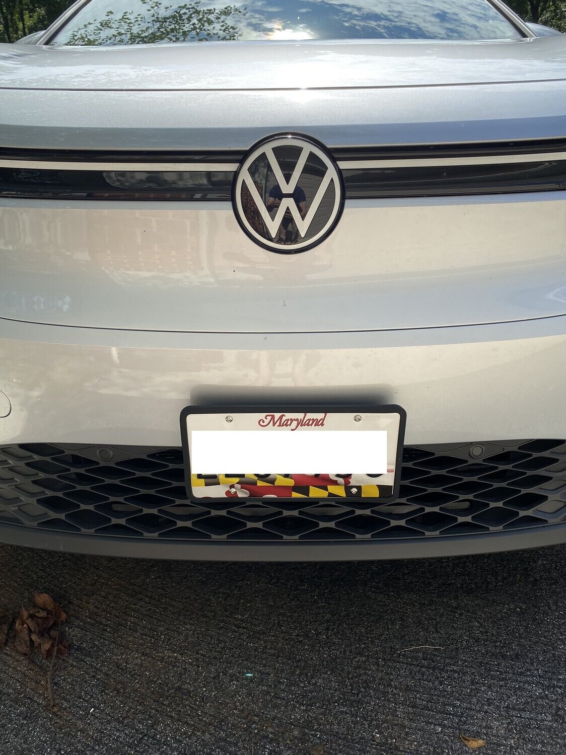 Sly Bracket fits Volkswagen 2021-2024 ID.4 with mesh-style lower grille.