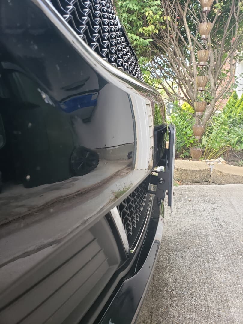 Sly Bracket for Ford models with mesh lower grille