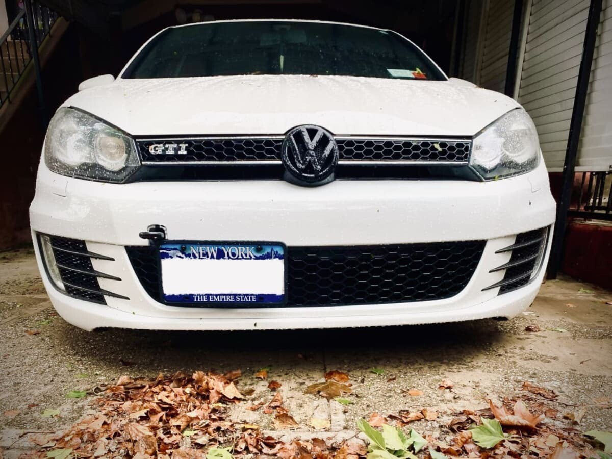 Sly Bracket for Volkswagen models with mesh-style lower grille.