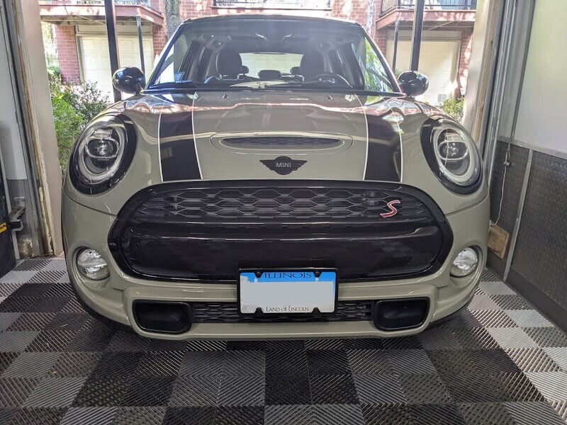 Sly Bracket fits Mini Cooper models with horizontal or vertical slat(s) lower grille.