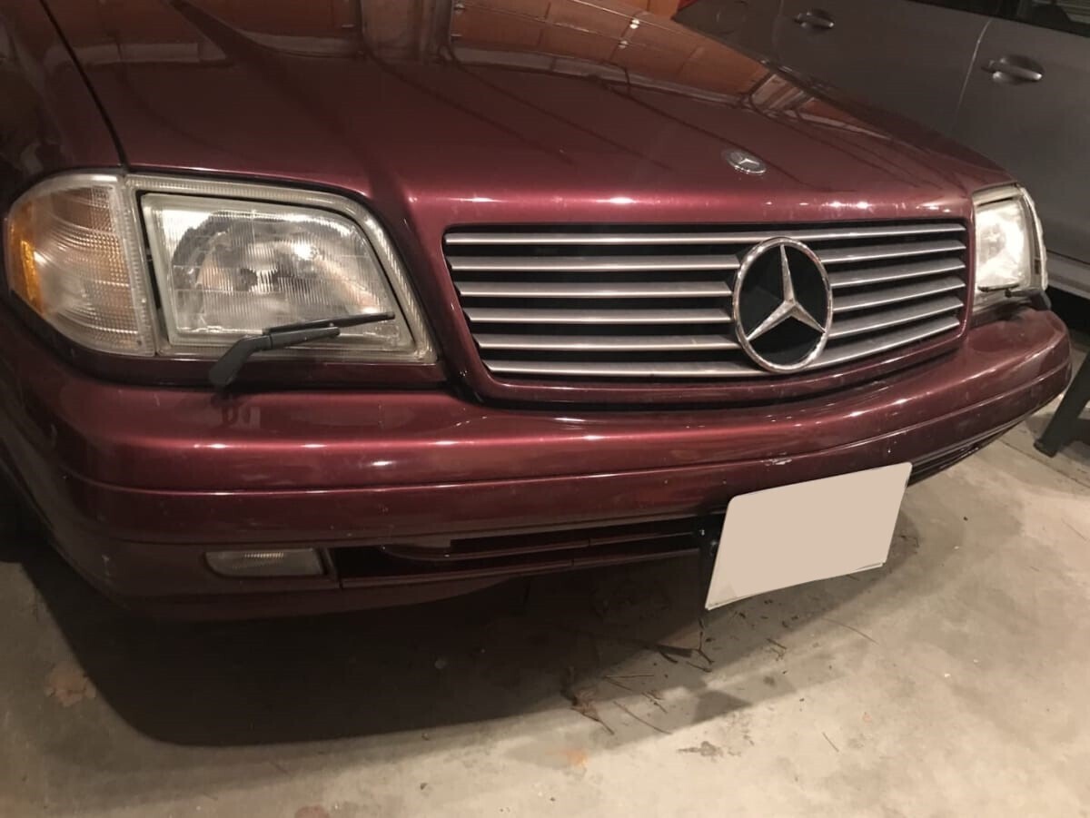 Sly Bracket fits Mercedes-Benz models with horizontal slats lower grille.