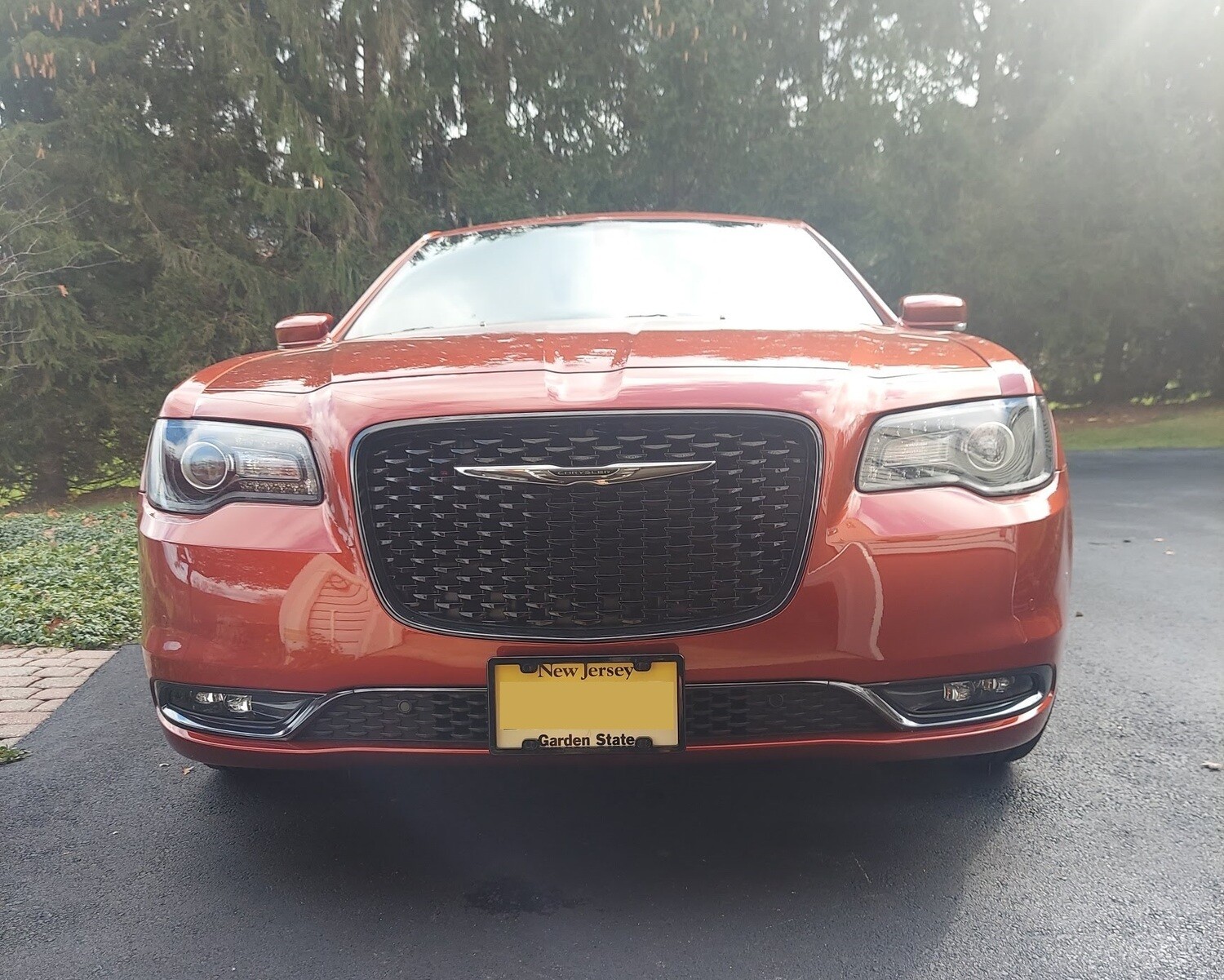 Sly Bracket for Chrysler 300 with mesh-style lower grille.
