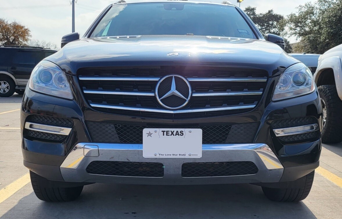 Sly Bracket for Mercedes-Benz models with mesh lower grille.