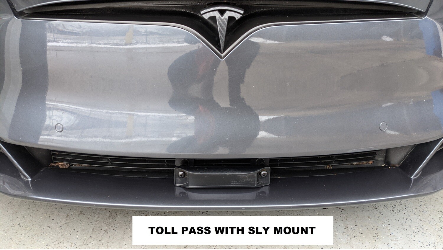 Sly Bracket for Tesla Model Y with horizontal slats.