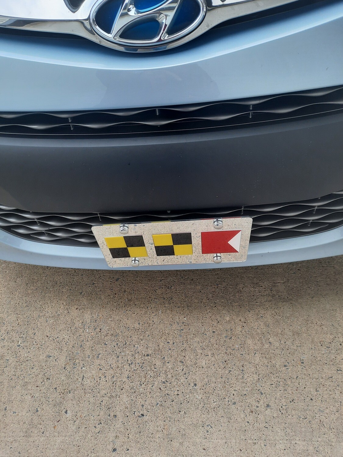 Sly Bracket fits Hyundai models with horizontal slat lower grille.