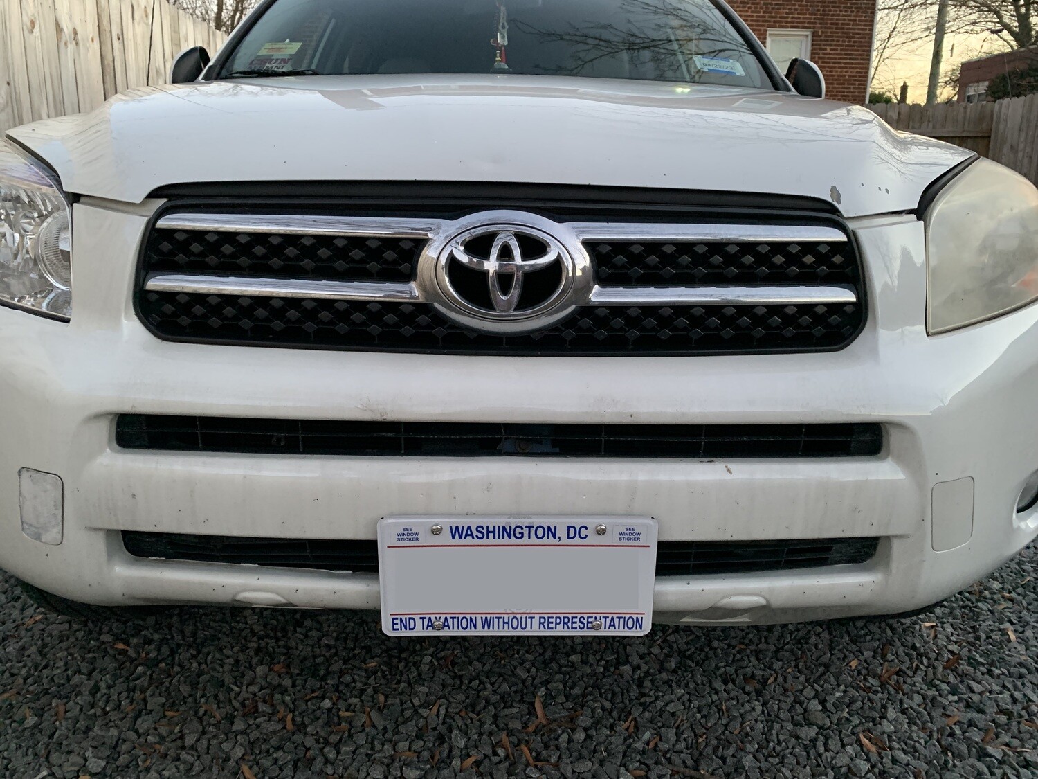 Sly Bracket fits Toyota models with horizontal slats lower grille.