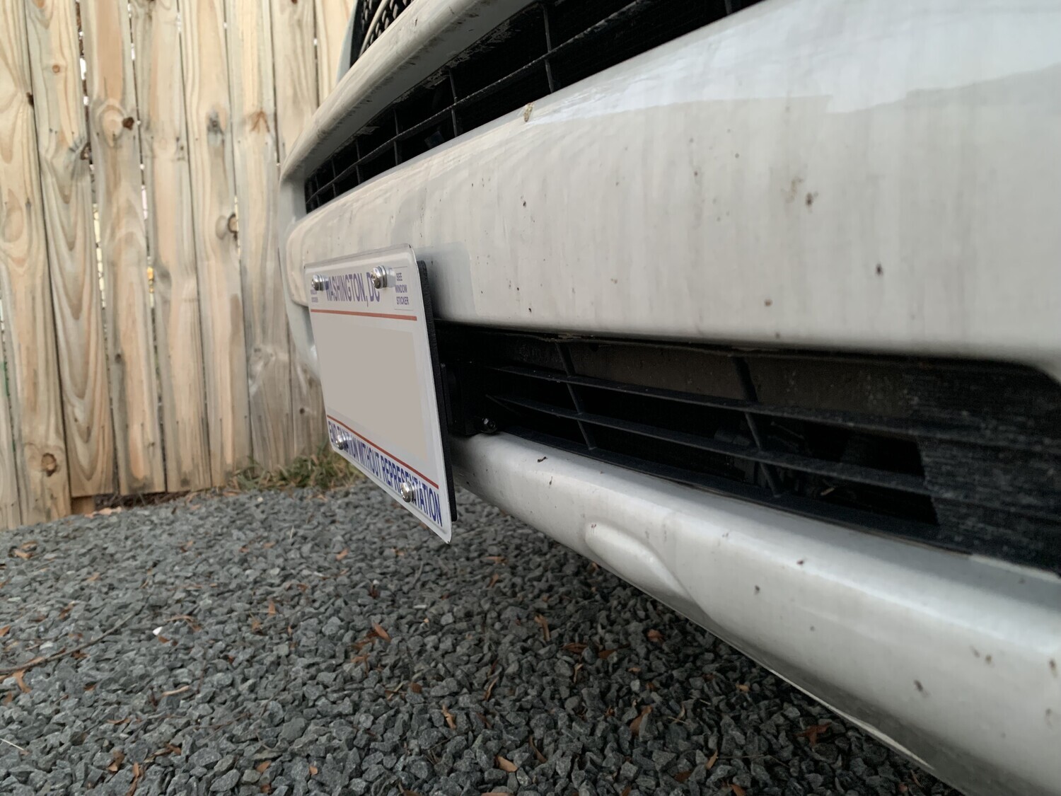 Sly Bracket fits Toyota RAV4 with horizontal slats lower grille.