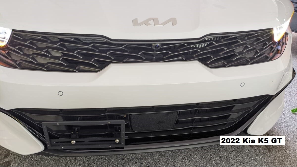 SLY BRACKET FITS KIA MODELS WITH HORIZONTAL SLAT LOWER GRILLE