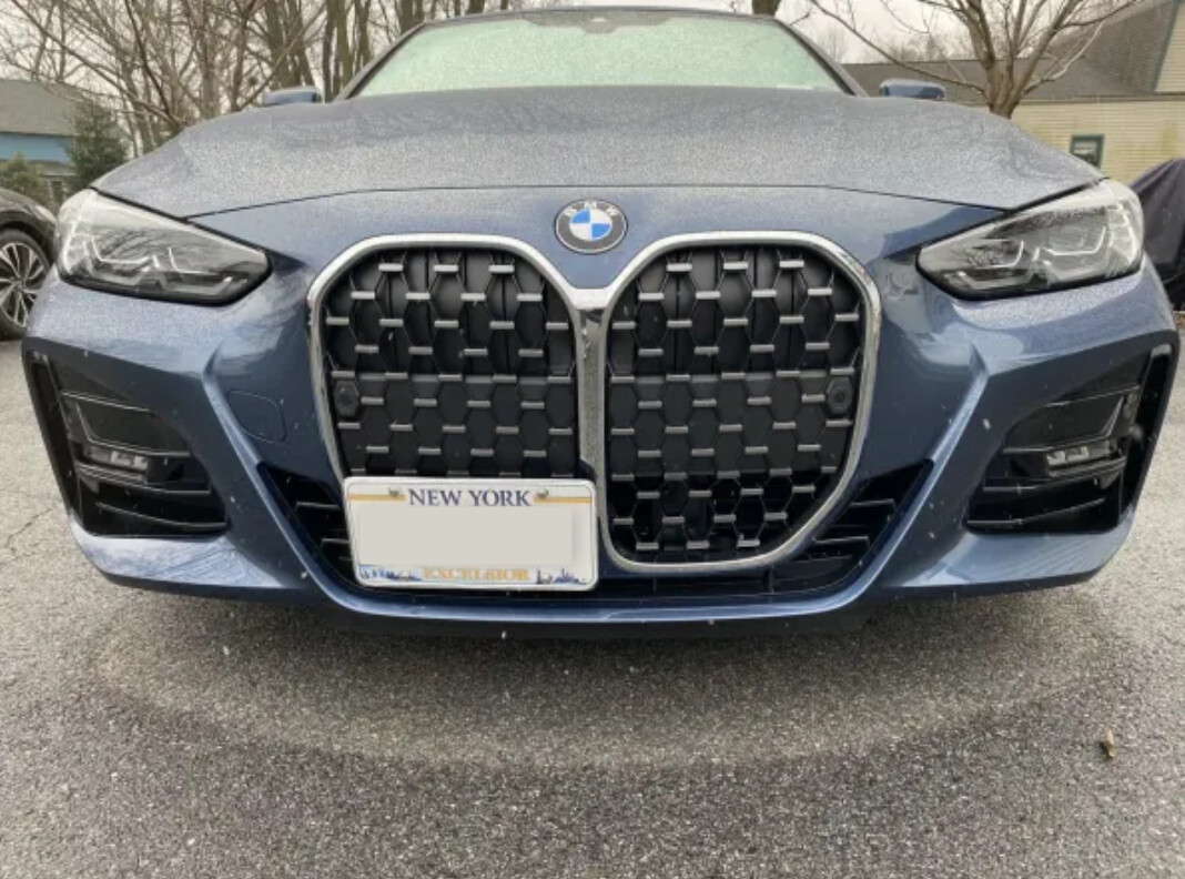 SLY BRACKET FOR BMW MODELS WITH MESH STYLE LOWER GRILLE