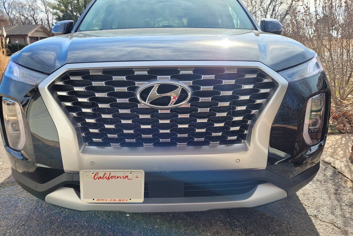 Sly Bracket fits Hyundai models with horizontal slat lower grille.