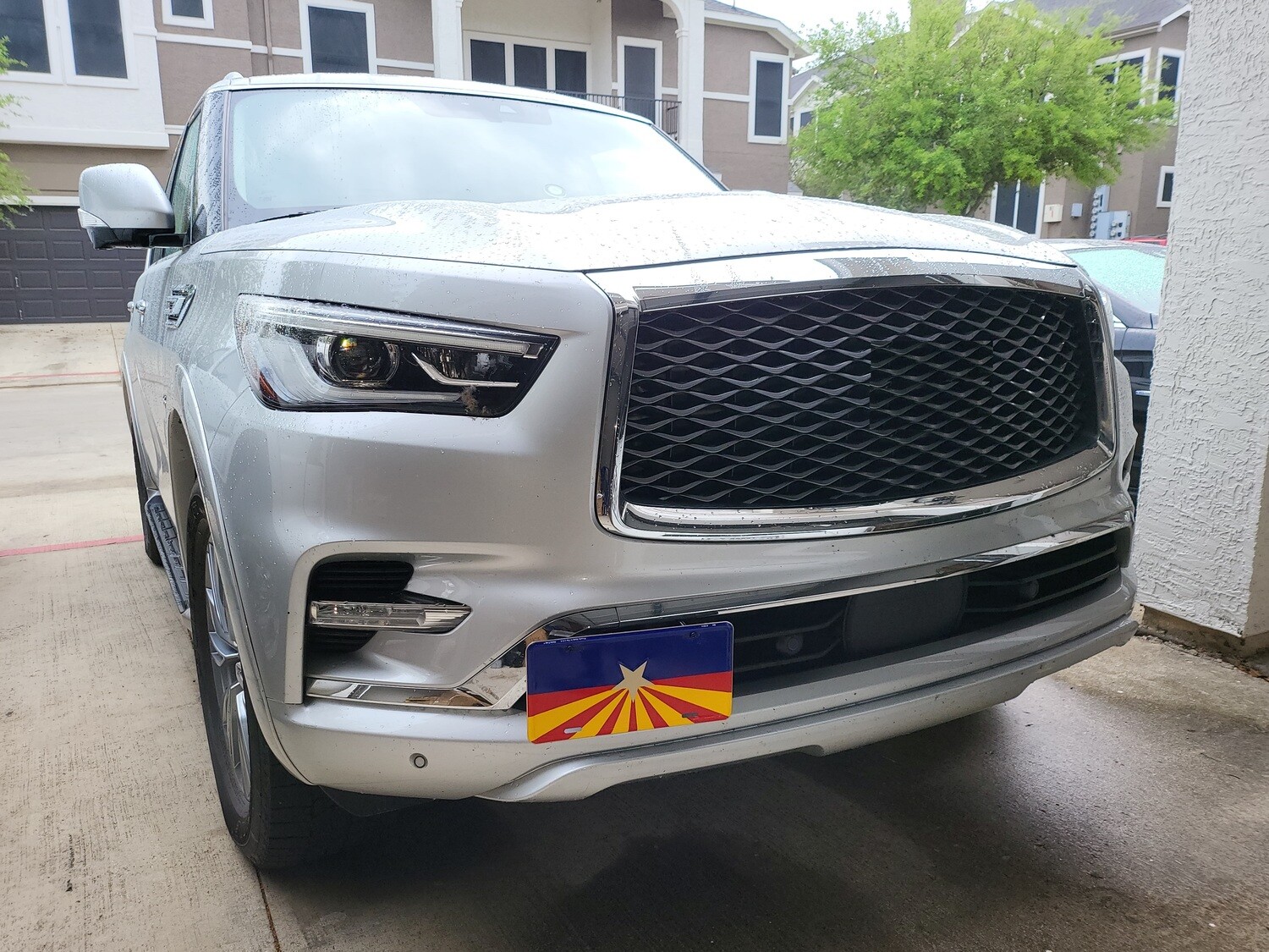 Sly Bracket for Infiniti models with horizontal or vertical slats lower grille
