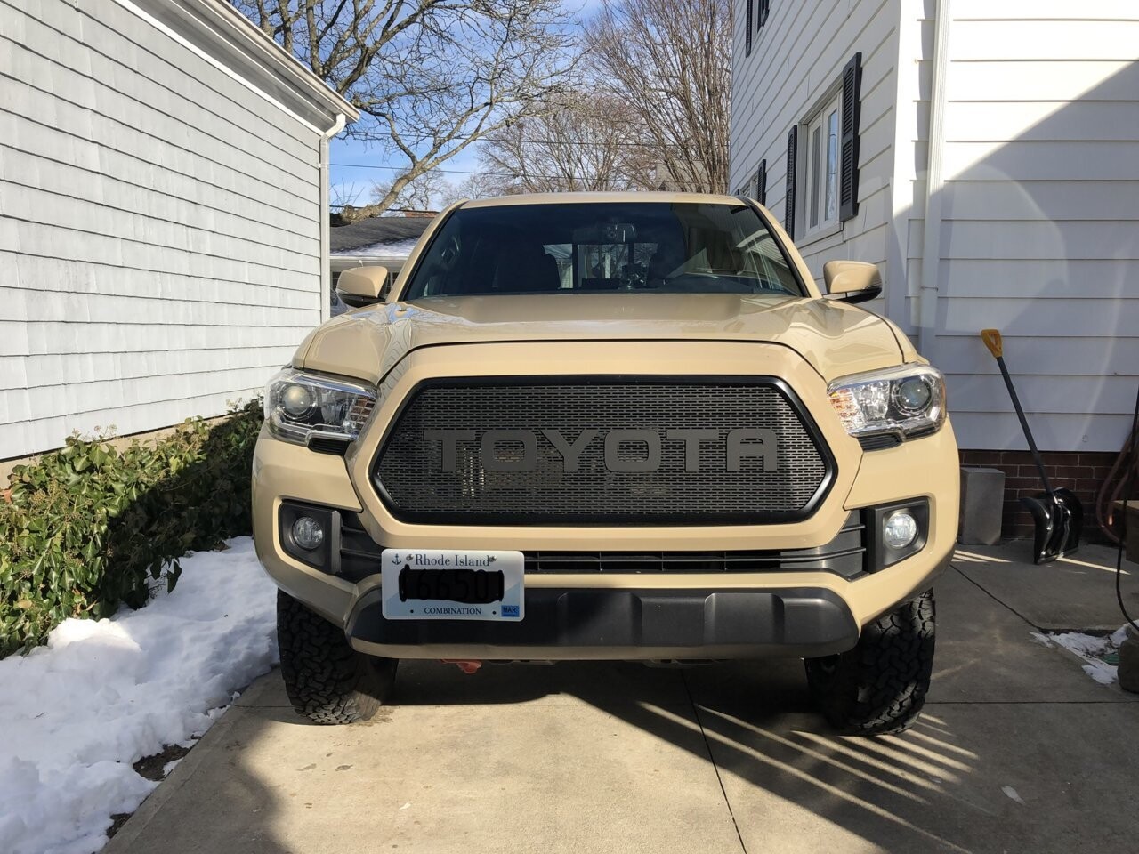 Sly Bracket fits Toyota models with horizontal slats lower grille.