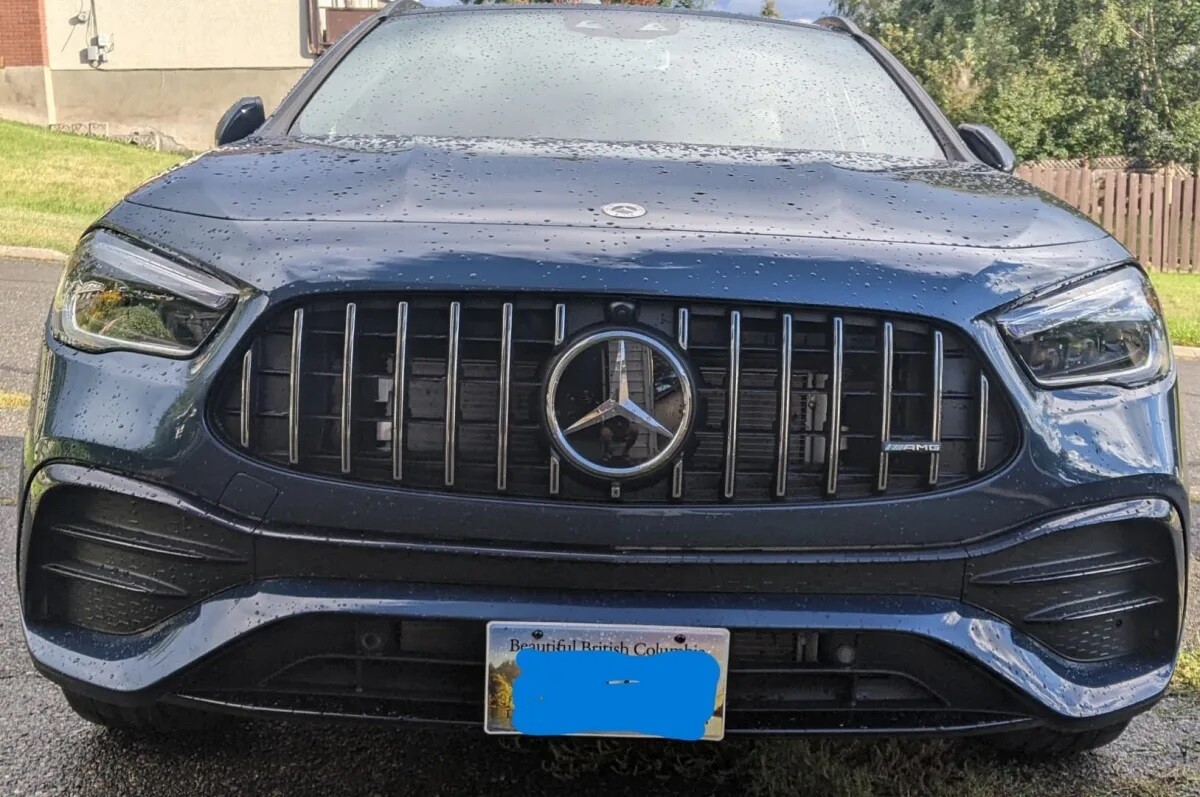 Sly Bracket fits Mercedes-Benz models with horizontal slats lower grille.