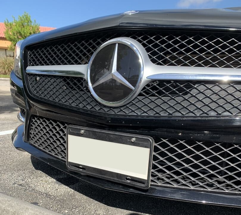 Sly Bracket for Mercedes-Benz models with mesh lower grille.