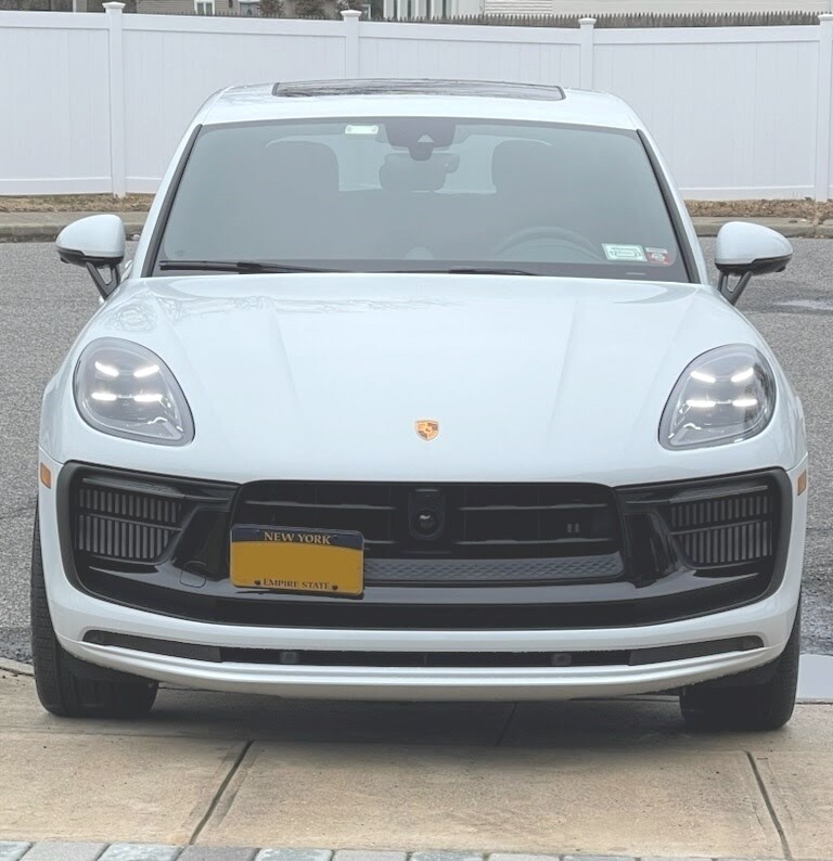 Sly Bracket fits Porsche models with horizontal slats grille, applicable to both upper and lower grilles.