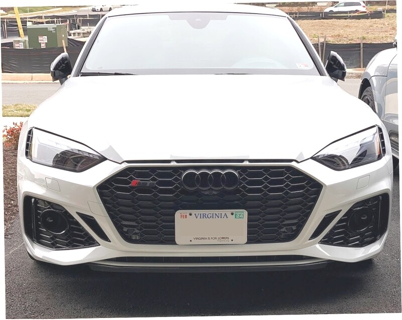 Sly Bracket for Audi RS5 with mesh-style lower grille.