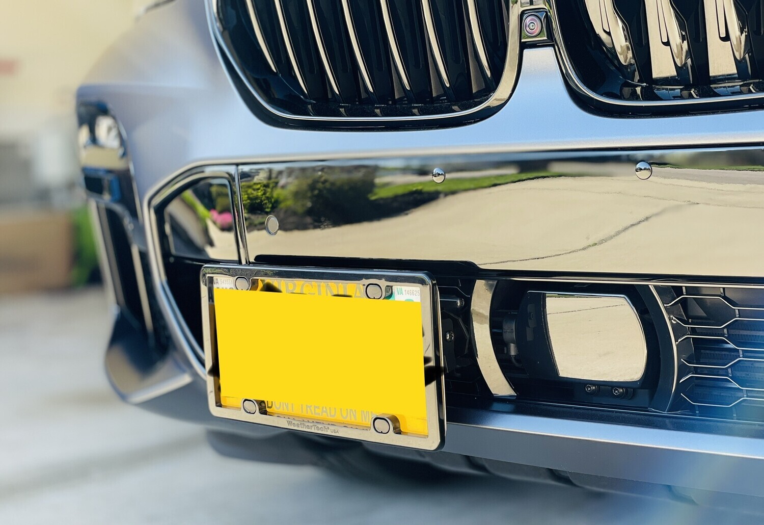 Sly Bracket for BMW X5 with mesh lower grille.