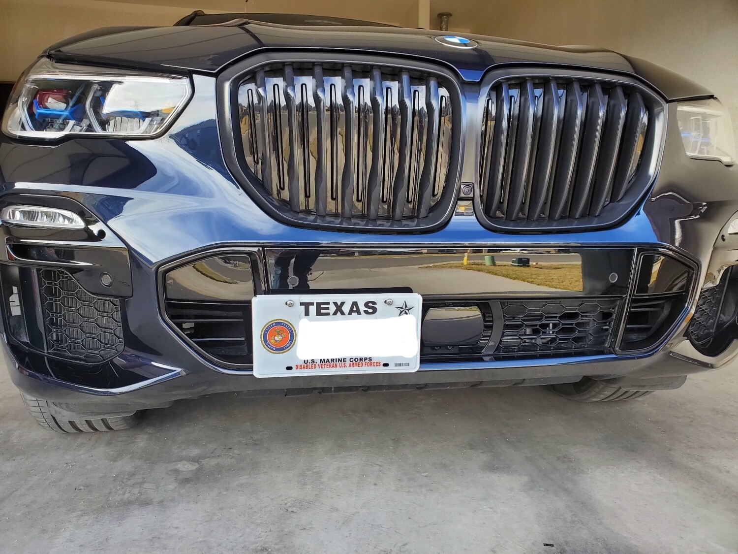Sly Bracket for BMW X5 with mesh lower grille.