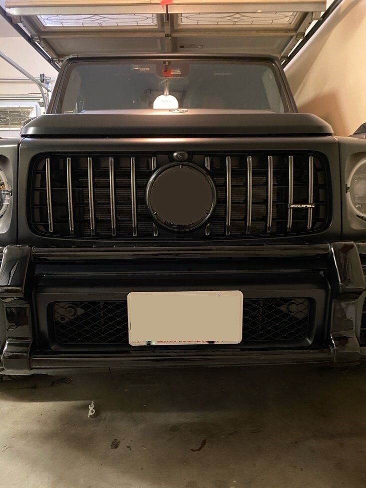 Sly Bracket for Mercedes G63 G550 with mesh-style lower grille.