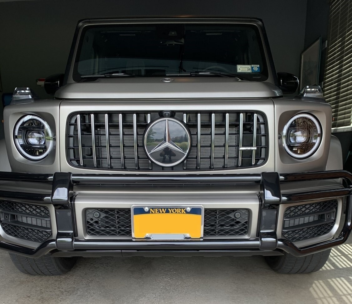 Sly Bracket for Mercedes G63 G550 with mesh-style lower grille.
