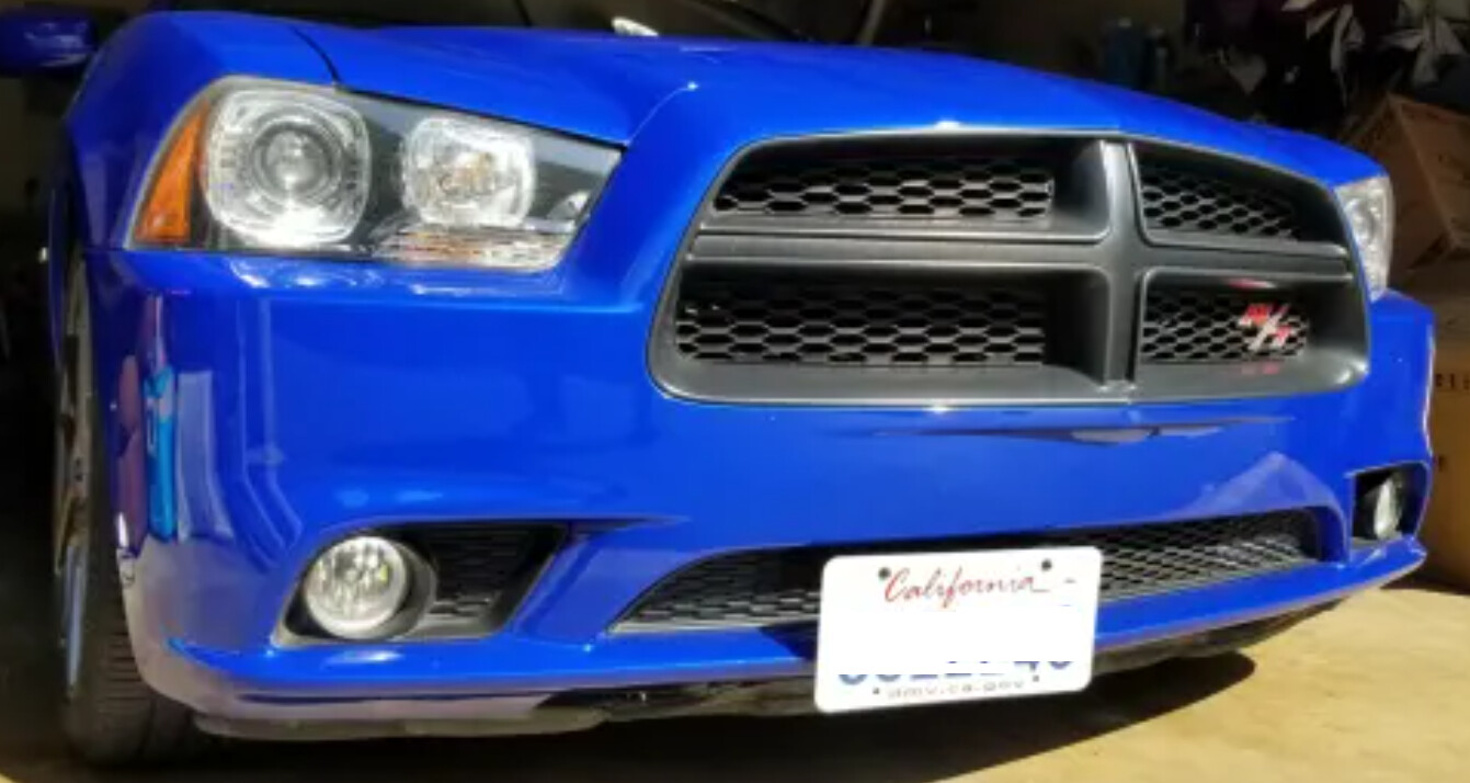 SLY BRACKET FOR DODGE CHARGER WITH MESH STYLE LOWER GRILLE