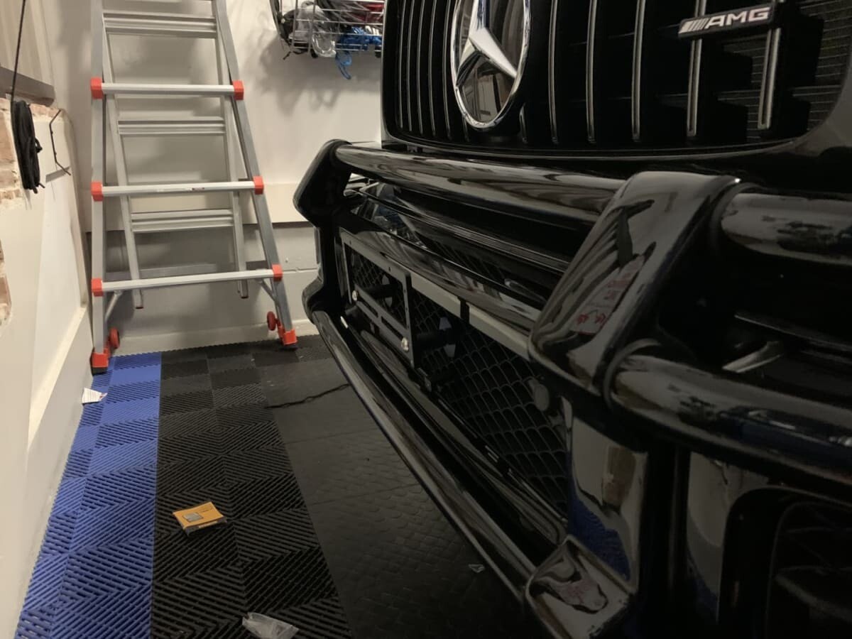 Sly Bracket for Mercedes G63 G550 with mesh-style lower grille.