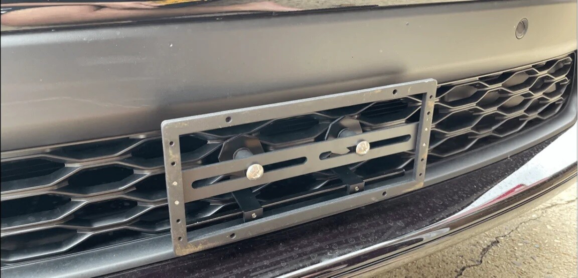 SLY BRACKET FOR DODGE DURANGO WITH MESH STYLE LOWER GRILLE