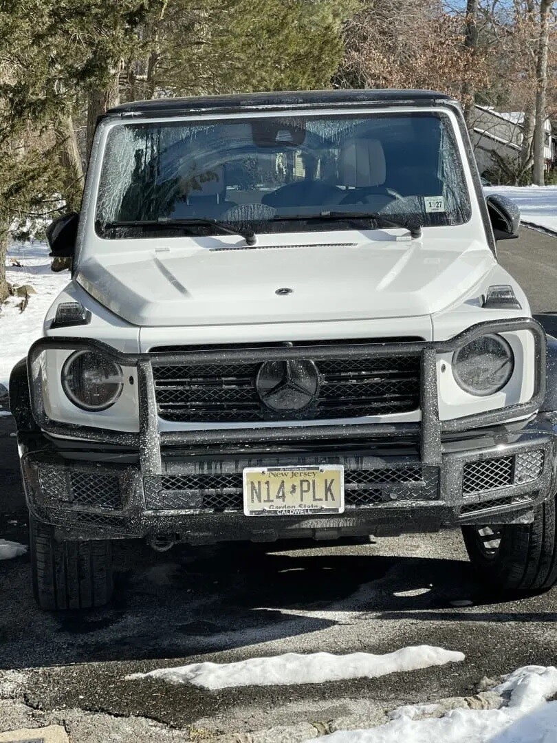 Sly Bracket for Mercedes G63 G550 with mesh-style lower grille.