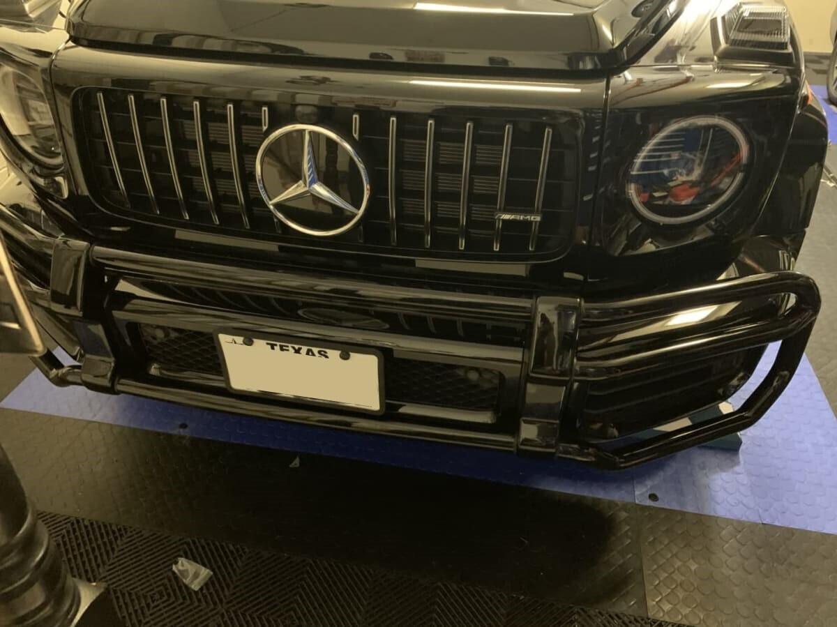 Sly Bracket for Mercedes G63 G550 with mesh-style lower grille.
