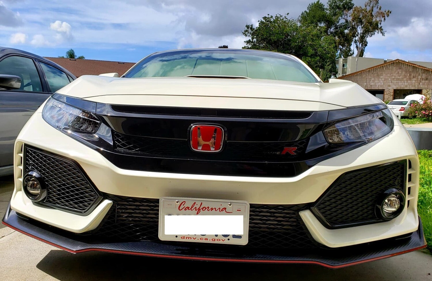Sly Bracket for Honda Civic with mesh-style lower grille.
