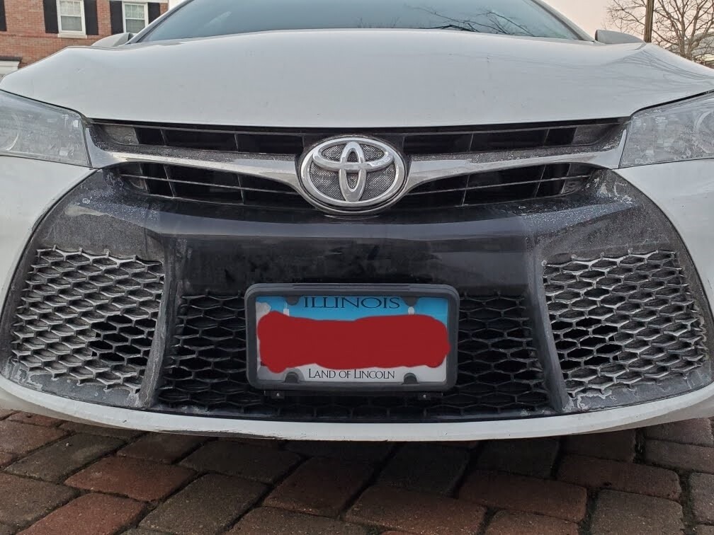 Sly Bracket fits Toyota Camry with mesh-style lower grille.